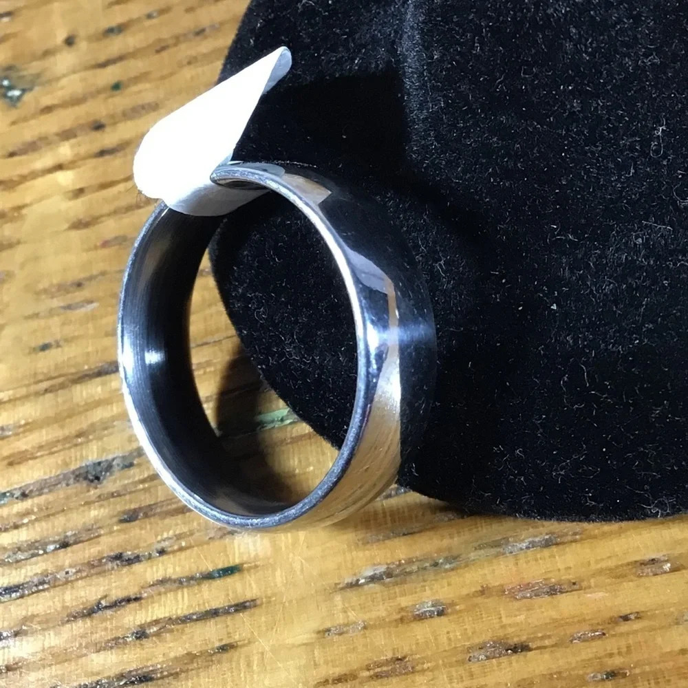 Smooth Stainless Steel Silver Band Ring - Picture 4 of 4